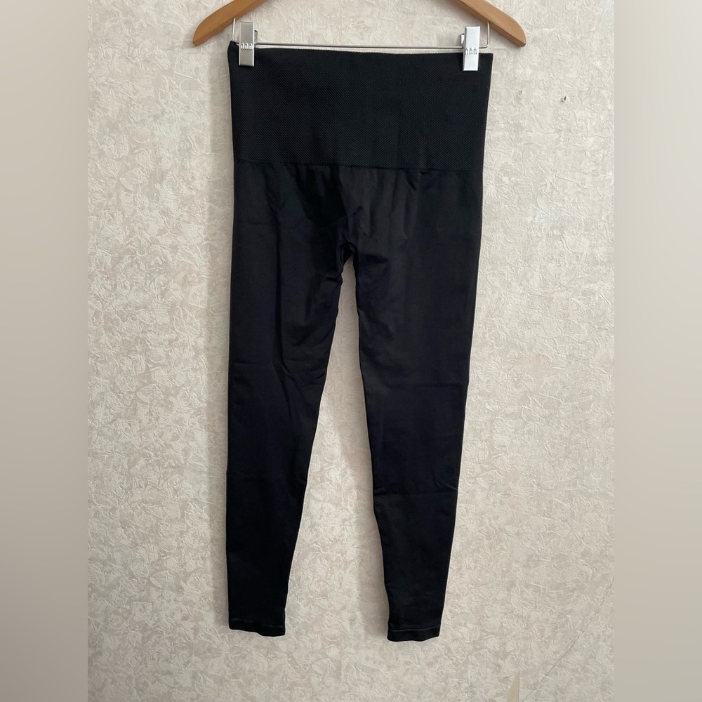 Assets by Spanx women's large black athletic leggings - Picture 4 of 5